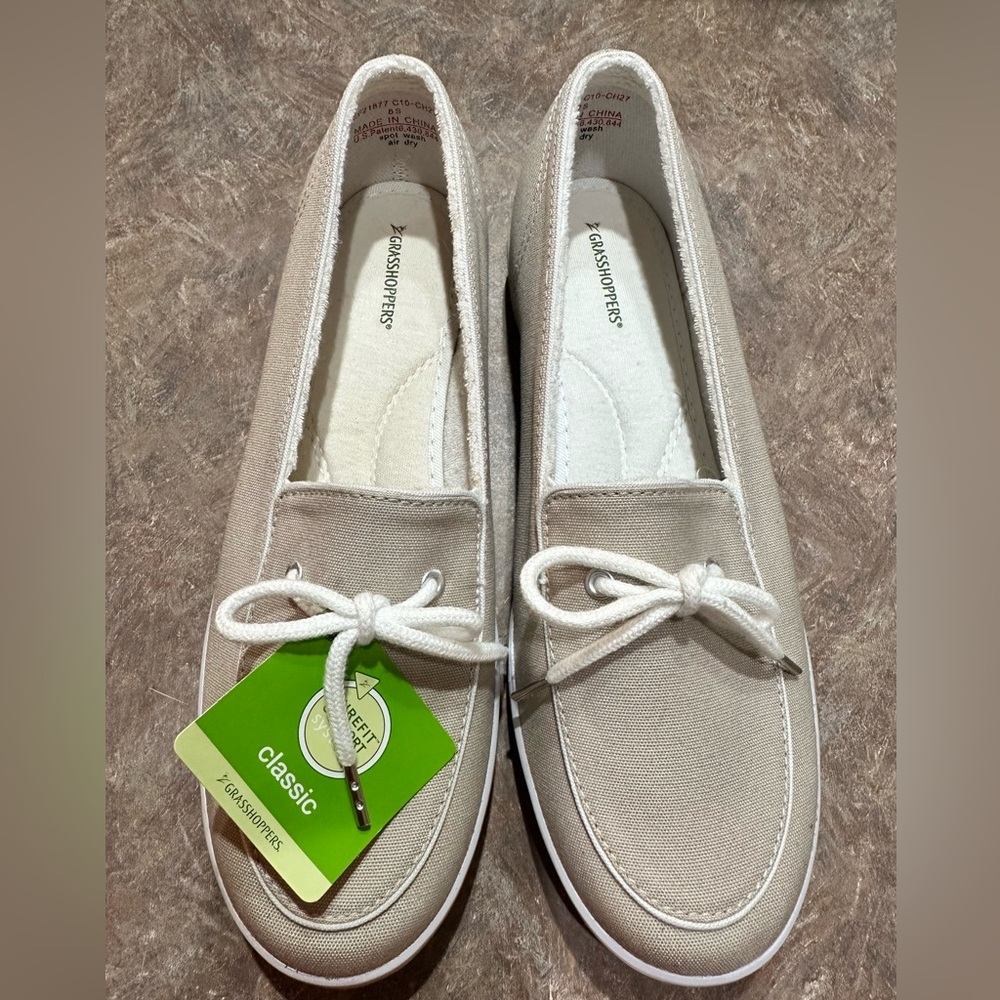 NWT Grasshopper flats size 8N